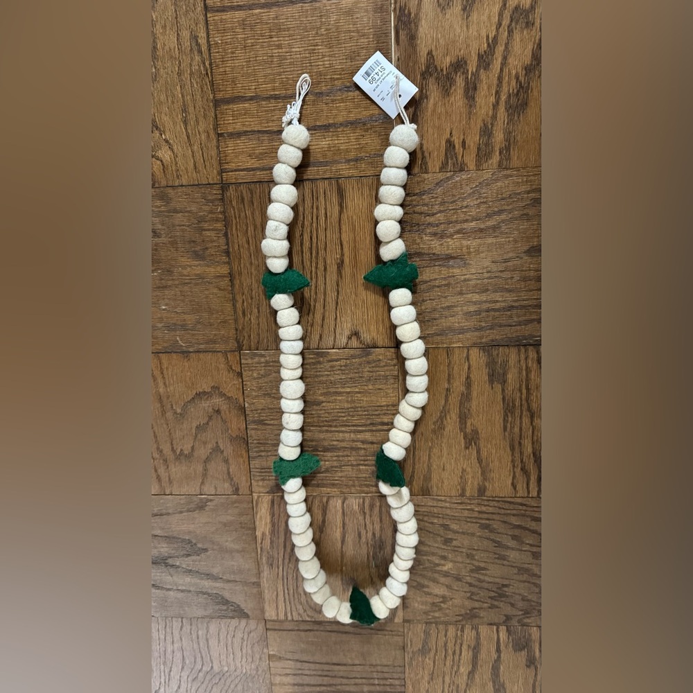 Charming Cream and Green Holiday Garland